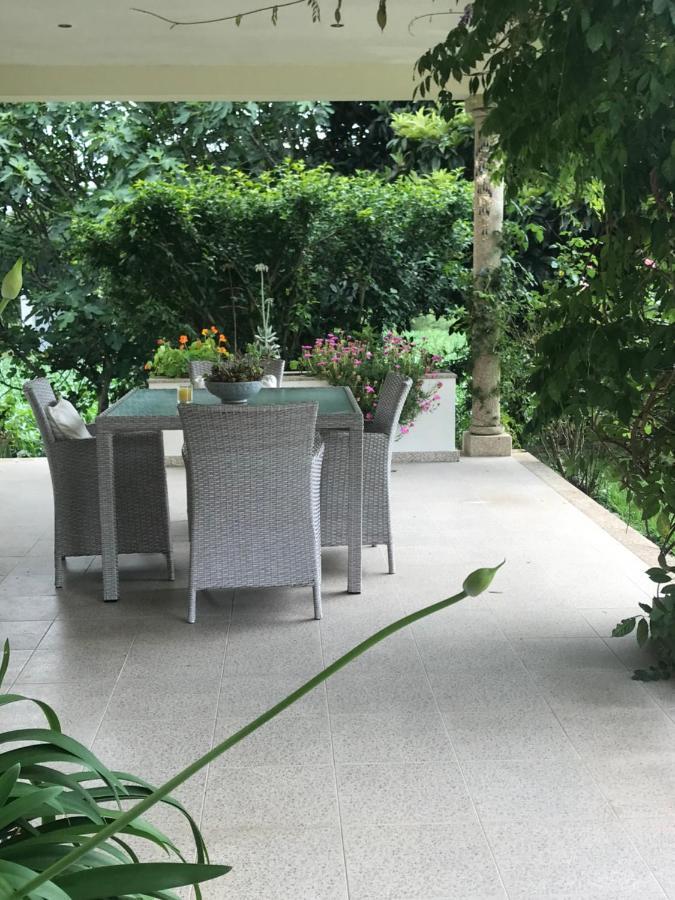 Camelias Bed & Breakfast กิมาไรส์ ภายนอก รูปภาพ